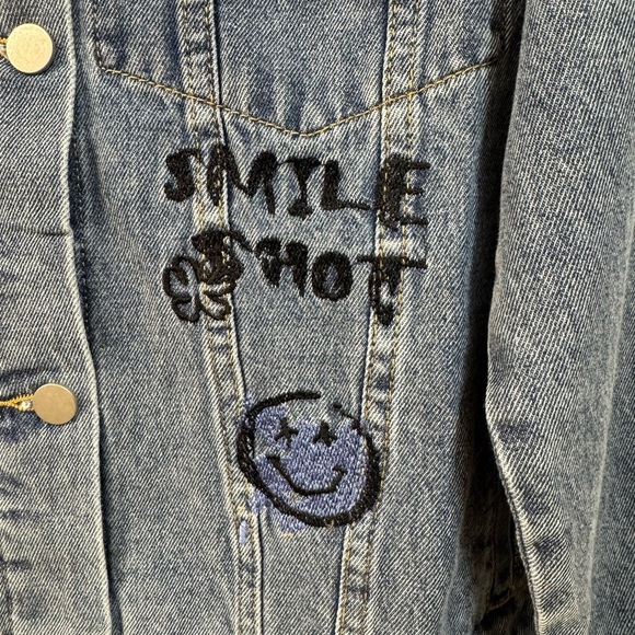 NWT, Smile Embroidery Patches, Denim Jacket, Easel - Picture 6 of 9